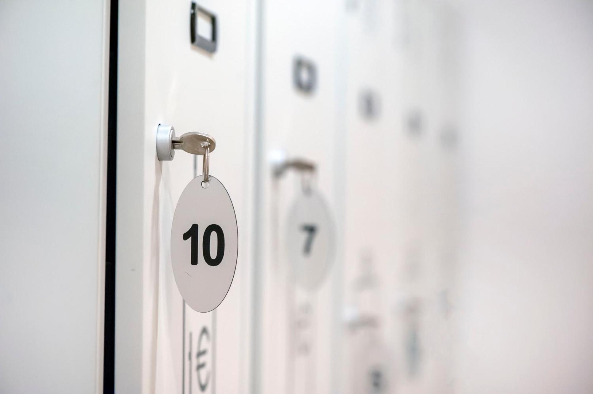 Hostel Dos Estaciones - Free Towels, Coffee & Tea, Remote Check-In Alicante Exterior foto
