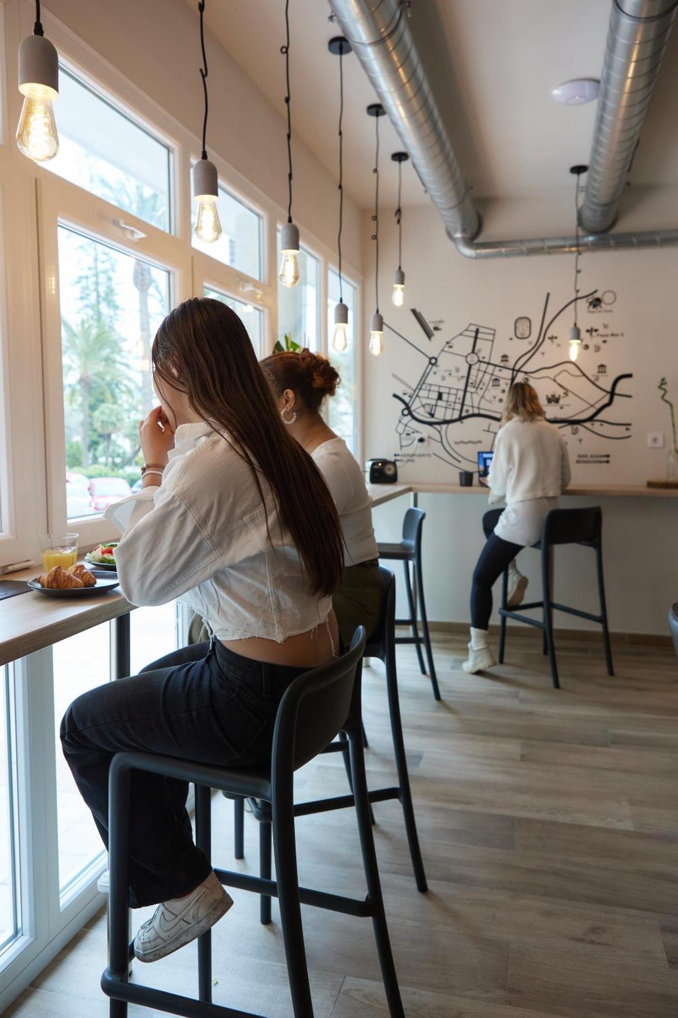 Hostel Dos Estaciones - Free Towels, Coffee & Tea, Remote Check-In Alicante Exterior foto